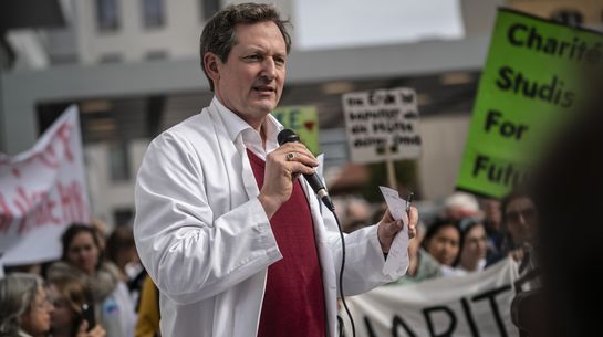 Eckhart von Hirschhausen bei einer Fridays-for- Future-Demonstration in Berlin