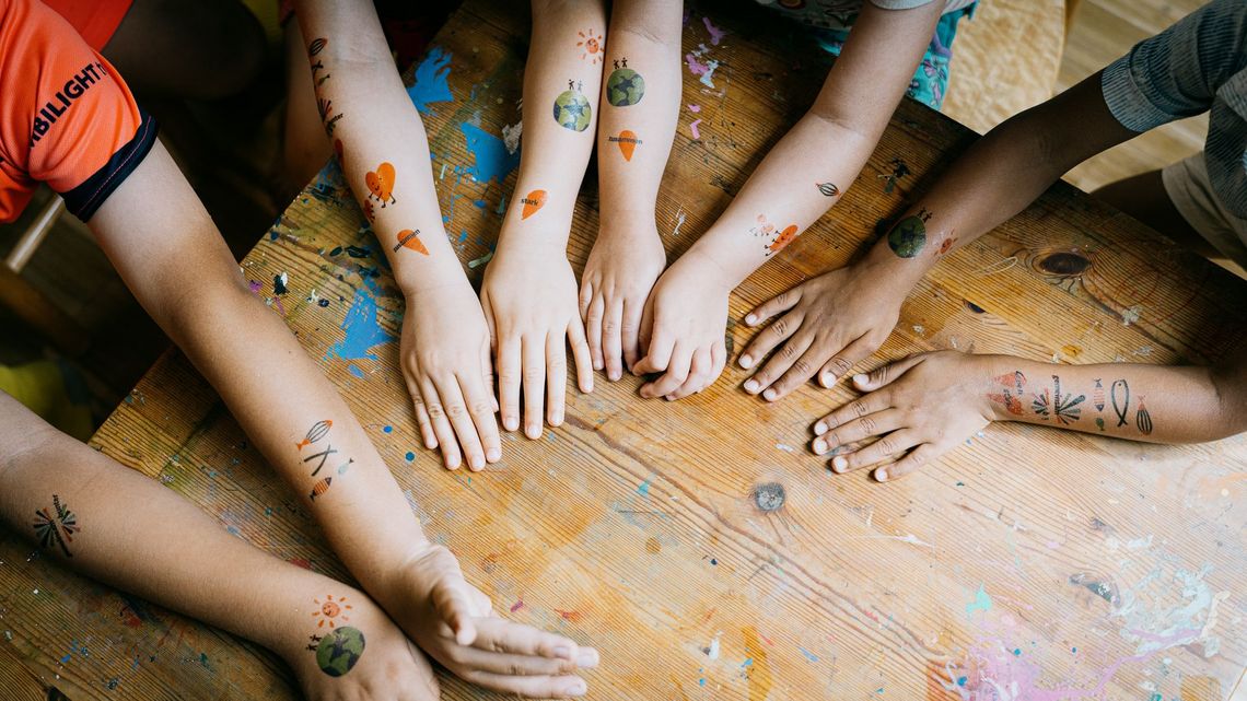 Brot für die Welt Klebe-Tattoos für Kinder und Familien