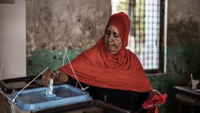 A woman casts her ballot at a polling station in Stone Town, Zanzibar, on October 28, 2020. (Photo by MARCO LONGARI / AFP) (Photo by MARCO LONGARI/AFP via Getty Images)