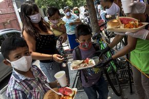 Essensausgabe der Olla Comunitaria in Guatemala-Stadt