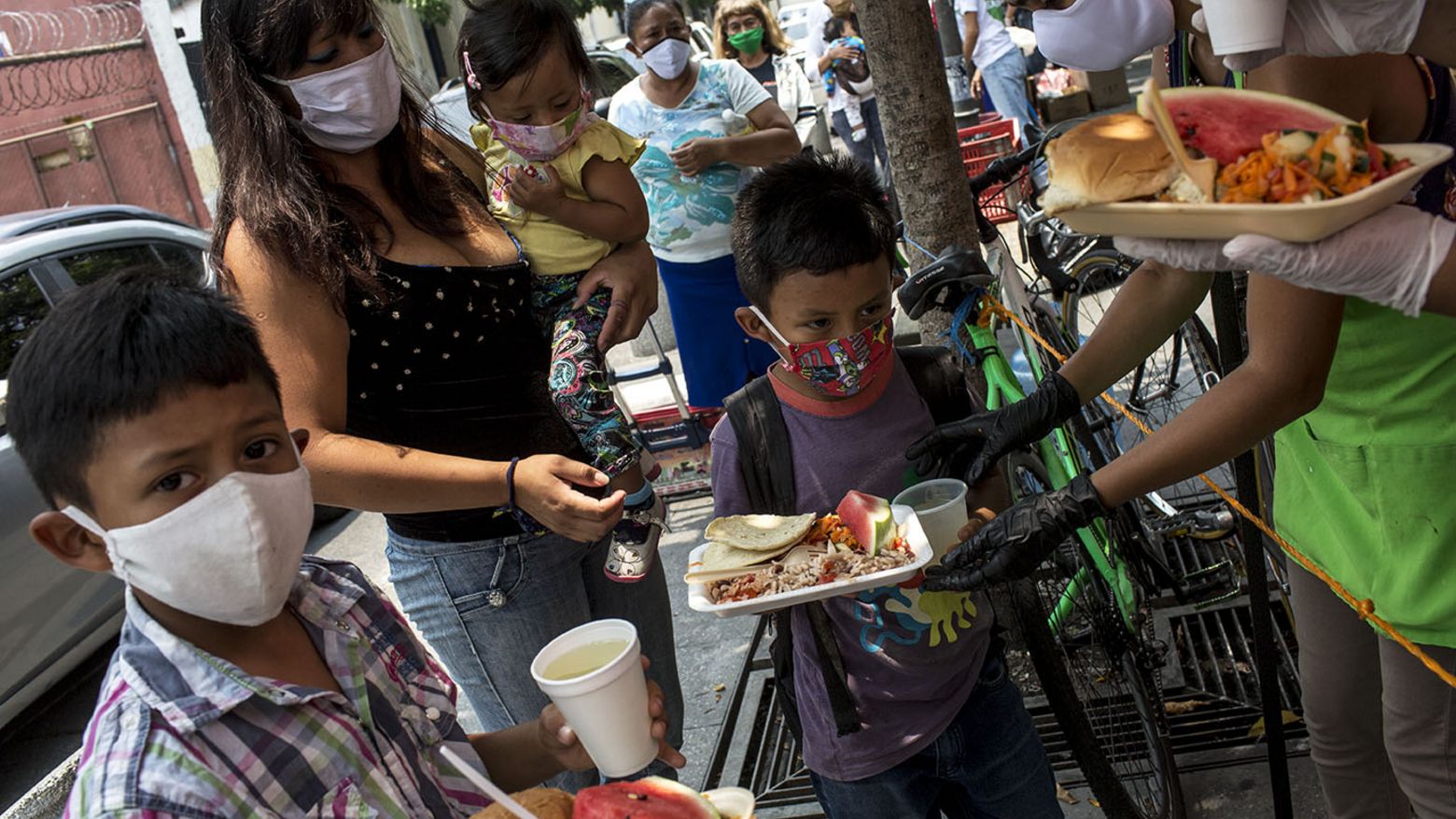 Essensausgabe der Olla Comunitaria in Guatemala-Stadt