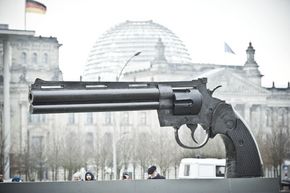 Aktion Aufschrei: "Unsere Waffen töten!" Protest der Aktion Aufschrei 26.02.2013 in Berlin