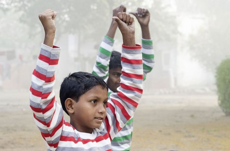 Organisation BBA (Bachpan Bachao Andolan) in Delhi, Indien | Mukti Ashram im Stadtteil Ibrahimpur in Nord-Delhi | Morgensport nach dem Aufstehen | Karim