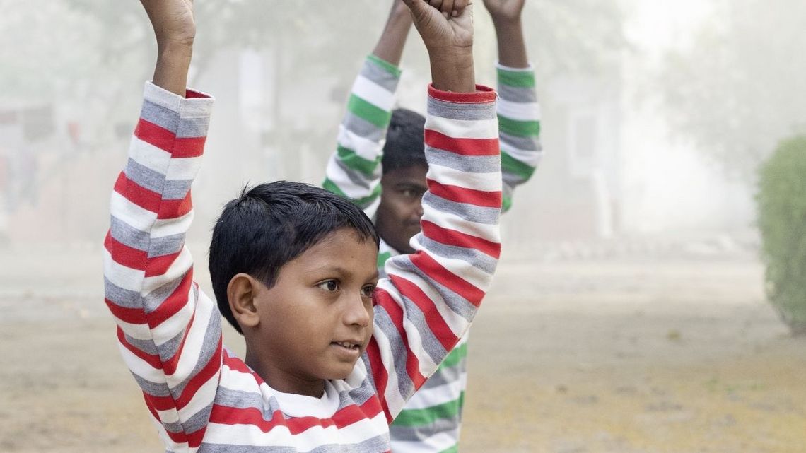 Organisation BBA (Bachpan Bachao Andolan) in Delhi, Indien | Mukti Ashram im Stadtteil Ibrahimpur in Nord-Delhi | Morgensport nach dem Aufstehen | Karim