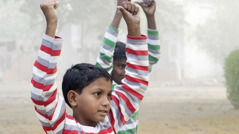 Organisation BBA (Bachpan Bachao Andolan) in Delhi, Indien | Mukti Ashram im Stadtteil Ibrahimpur in Nord-Delhi | Morgensport nach dem Aufstehen | Karim