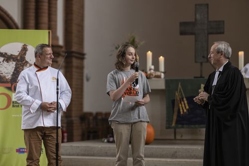 Erntedank-Gottesdienst in der Gethsemane Kirche + 10 Jahre Aktion „5.000 Brote – Konfis backen Brot für die Welt“
Erntedank-Gottesdienst in der Gethsemane Kirche + 10 Jahre Aktion „5.000 Brote – Konfis backen Brot für die Welt“