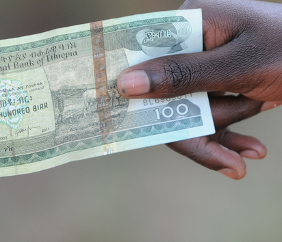 Geld wird übergeben