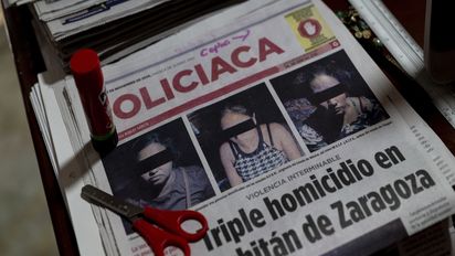 Oaxaca, Mexiko, 20.11.2025: Blick auf Zeitungsausschnitte im Büro von Consorcio, welche das tägliche Grauen der Gewalt gegen Frauen und Kinder zeigen. Die Berichterstattung über die Taten wird vom BfdW Partner Consorcio akribisch dokumentiert.