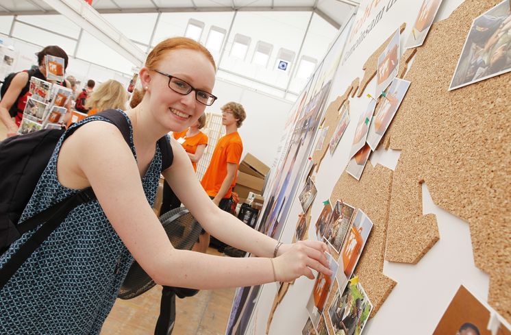 Fachkräftestand von Brot für die Welt. [Halle 2.1-D04]