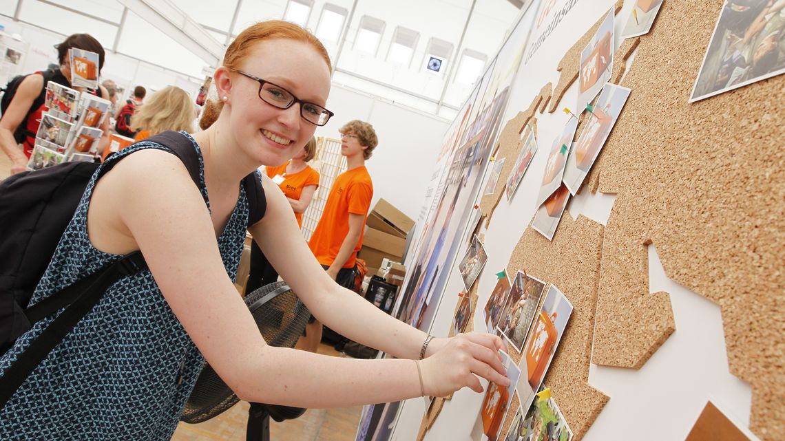 Fachkräftestand von Brot für die Welt. [Halle 2.1-D04]