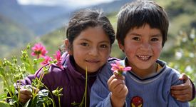 Arasely (6) und Haniel Soto (6), Quivilla, Provinz Huanuco, Peru; Foto: Florian KoppProject:DIACONIA
