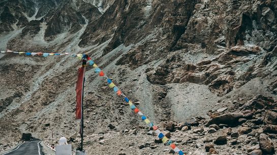 Asphaltstraße in Leh, Ladakh, Indien