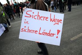Demonstration, Hamburg, Germany, 2016-05-14 von Rasande Tyskar lizenziert unter CC BY-NC 2.0