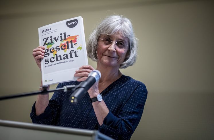 Atlas der Zivilgesellschaft 2020 March 04, 2020 - Berlin, Germany: Vorstellung der neuen Ausgabe des Atlas der Zivilgesellschaft bei Brot für die Welt.Hier: Vorstellung des Atlas der Zivilgesellschaft 2020 durch Carsta Neuenroth, Brot für die WeltPaneldiskussion„Frauenbewegungen und Frauenrechte unter Druck“Dr. Wiebke Rückert, Referatsleiterin Menschenrechte undGenderfragen, Auswärtiges Amt Ine Van Severen, CIVICUS SAMartha Tukahirwa SIHA UgandaListyowati, Kalyanamitra, IndonesienModeration: Silke Pfeiffer, Referatsleiterin Menschenrechte und Frieden, Brot für dieWeltImMarch 04, 2020 - Berlin, Germany: Vorstellung der neuen Ausgabe des Atlas der Zivilgesellschaft bei Brot für die Welt.Paneldiskussion„Frauenbewegungen und Frauenrechte unter Druck“Dr. Wiebke Rückert, Referatsleiterin Menschenrechte undGenderfragen, Auswärtiges Amt Ine Van Severen, CIVICUS SAMartha Tukahirwa SIHA UgandaListyowati, Kalyanamitra, IndonesienModeration: Silke Pfeiffer, Referatsleiterin Menschenrechte und Frieden, Brot für dieWeltImMarch 04, 2020 - Berlin, Germany: Vorstellung der neuen Ausgabe des Atlas der Zivilgesellschaft bei Brot für die Welt.Paneldiskussion„Frauenbewegungen und Frauenrechte unter Druck“Dr. Wiebke Rückert, Referatsleiterin Menschenrechte undGenderfragen, Auswärtiges Amt Ine Van Severen, CIVICUS SAMartha Tukahirwa SIHA UgandaListyowati, Kalyanamitra, IndonesienModeration: Silke Pfeiffer, Referatsleiterin Menschenrechte und Frieden, Brot für dieWeltIm
