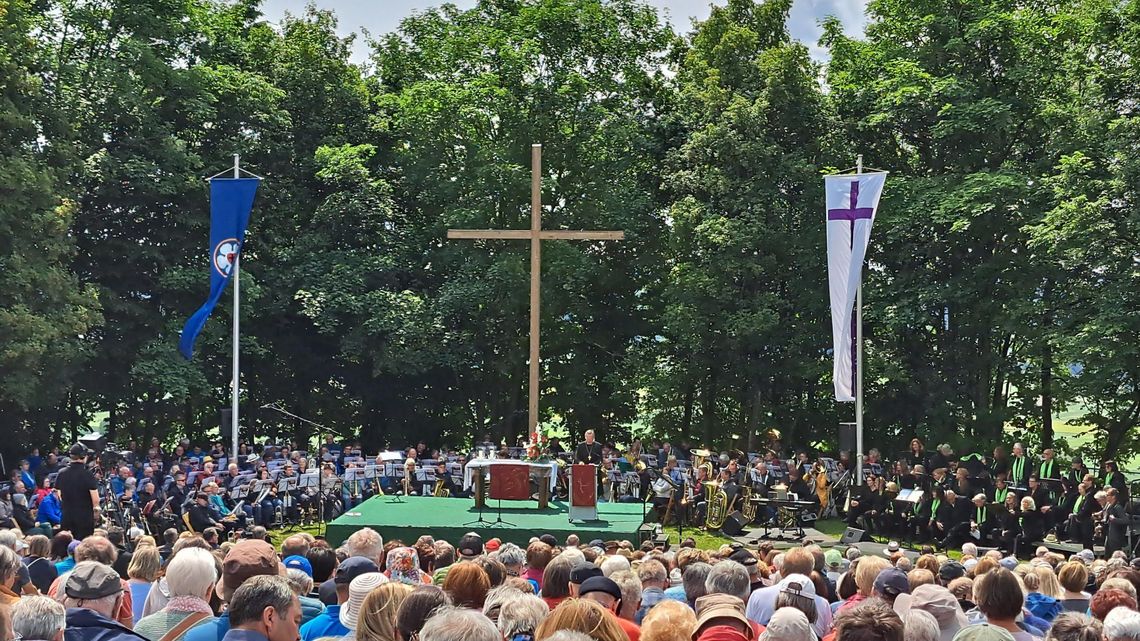 Landesbischof Christian Kopp während des Festgottesdienstes.  