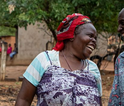 Evelyn und Gift Dirani auf ihrem Hof in Nyanyadzi, Chimanimani an der Ostgrenze Simbabwes © Karin Schermbrucker / Brot für die Welt