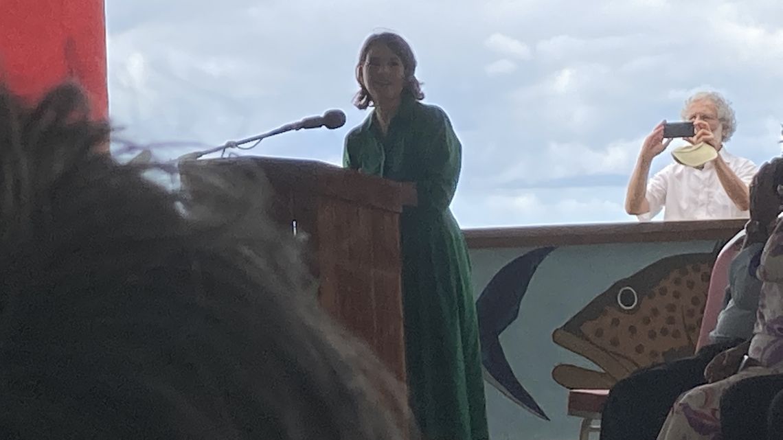Die Außenministerin Annalena Baerbock bei ihrer Rede in Palau.