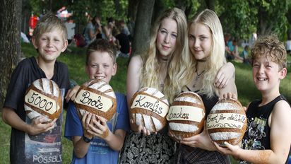 Deutschland, Stuttgart, DEKT, Kirchentag, Evangelisch, Jugend, Jugendliche, Handwerk, Backen, Brot, Gebäck