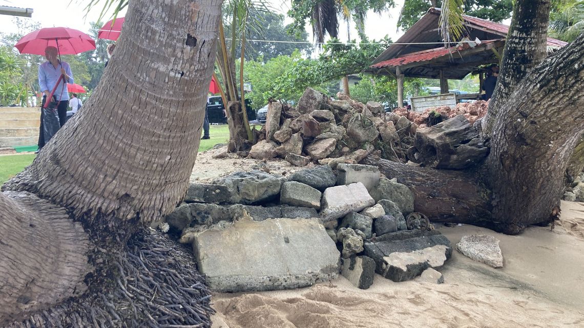 Ein Schutzwall gegen das ansteigende Meer in Palau